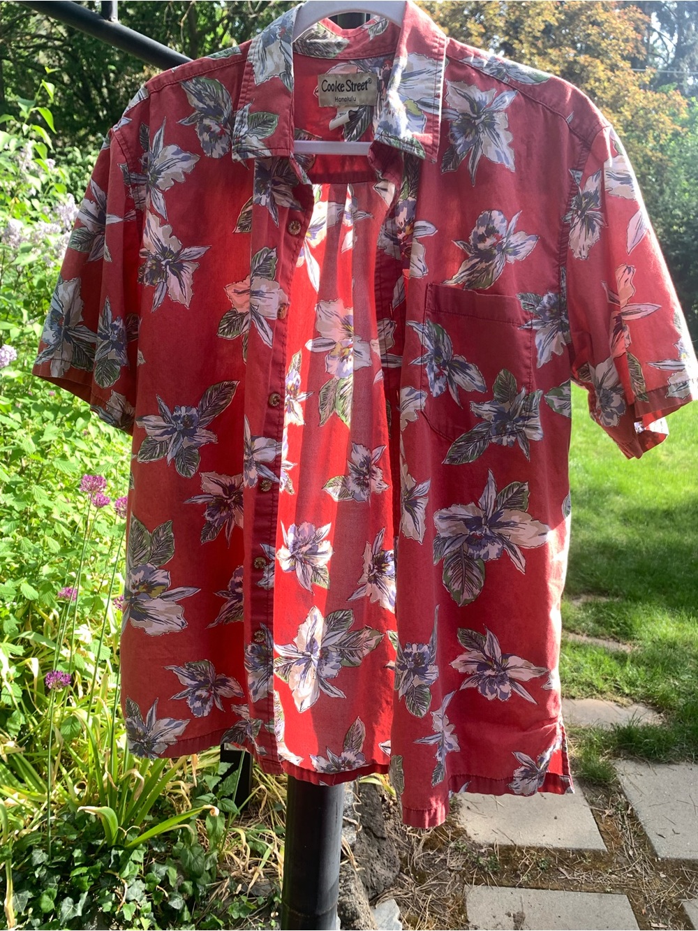 Cooke Street Honolulu Red Floral Shirt-Med.
Hawaiian
Vacation 
Luau